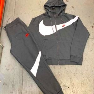 Nike sweat suit (NWOT) (CYBER SALE)